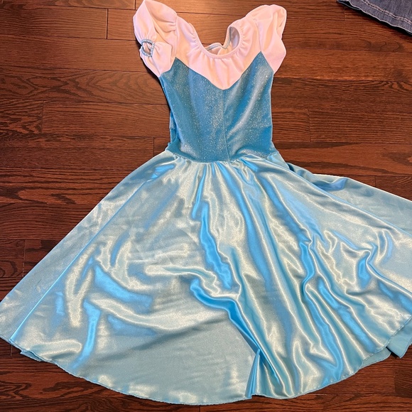 Dance costume - Picture 2 of 2